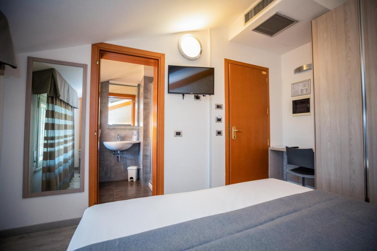 Hotel Gabbiano ริมินี ภายนอก รูปภาพ