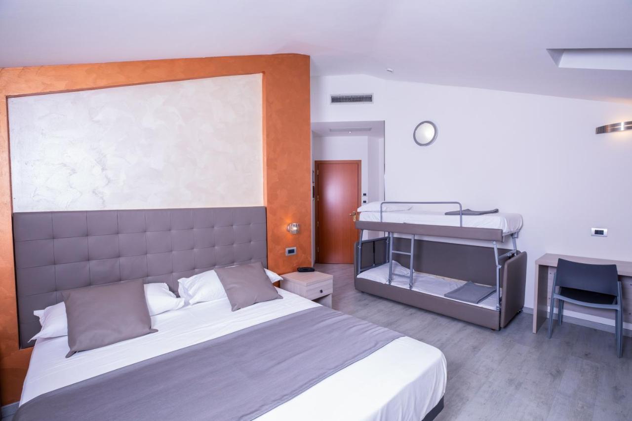 Hotel Gabbiano ริมินี ภายนอก รูปภาพ
